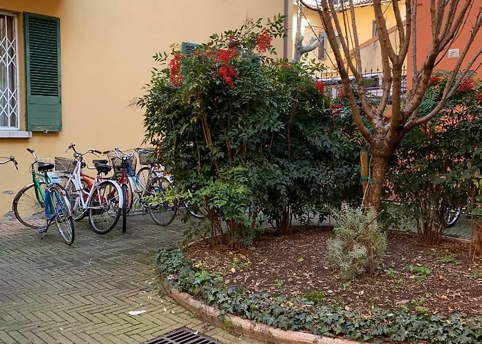 Whouse Mirasole * بولونيا